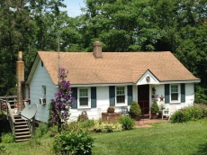 Cozy 3 BR Getaway Cottage at WeatherLea Farm & Vineyard