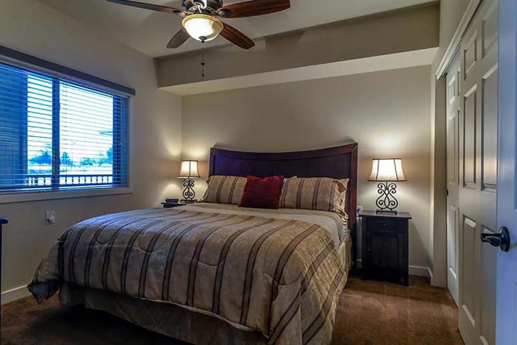 3 Bedrooms Waterfront Condo rental in Post Falls, Idaho. Riverside