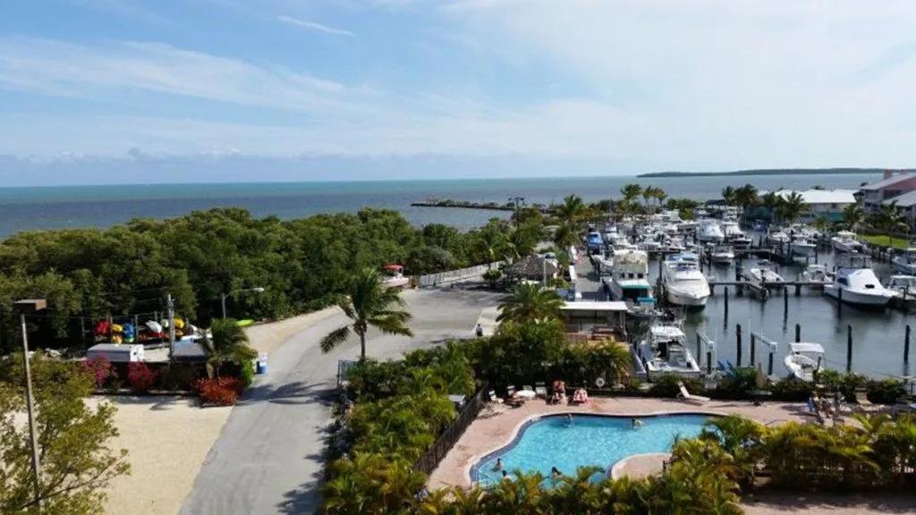 2 Bedrooms Beachfront Apartment Rental in Key Largo, Florida