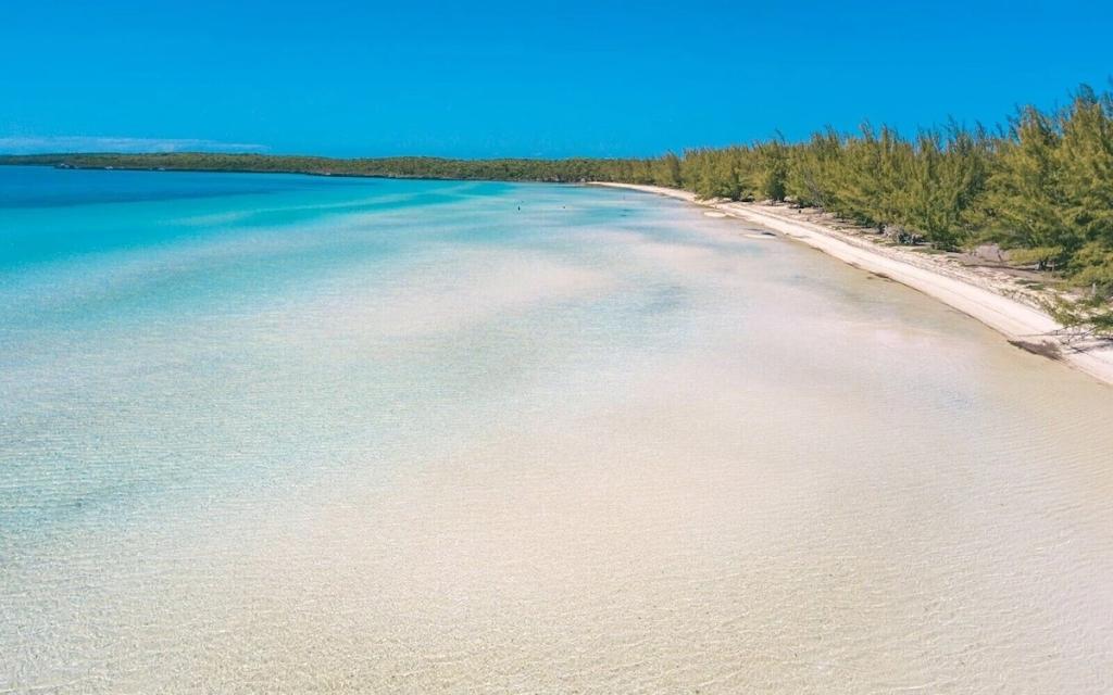 4 Bedrooms Oceanfront Villa Rental in Eleuthera, Bahamas