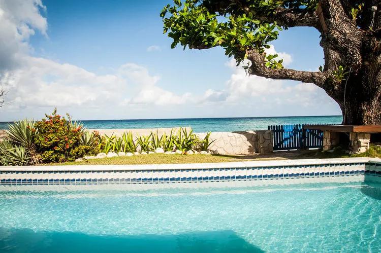 7 Bedrooms Beachfront Villa Rental in Runaway Bay, Jamaica
