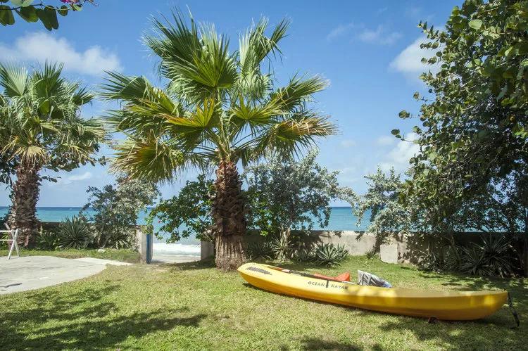 2 Bedrooms Beachfront Cottage Rental in Runaway Bay, Jamaica