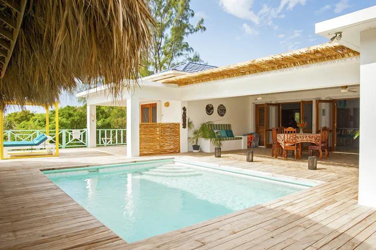 5 Bedrooms Beachfront Villa Rental in Treasure Beach, Jamaica
