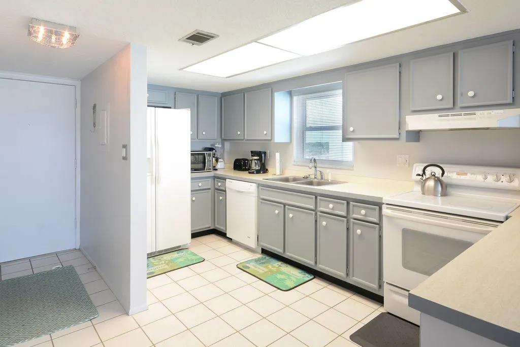 2 Bedrooms Oceanfront Condo Rental in New Smyrna Beach, Florida