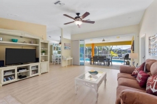 SUMMER SPECIAL $ 105 / night, vacation home with pool, Gulf access