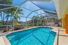 SUMMER SPECIAL $ 105 / night, vacation home with pool, Gulf access