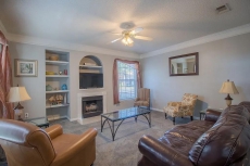 Peaceful 2 BR Villa w/ WiFi, Garage, Hot Tub, Complex Pool & Gym Access