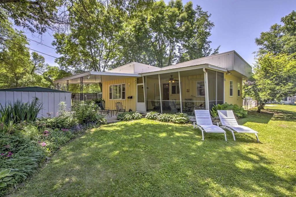 2 Bedrooms Cottage Rental in Bellevue, Iowa