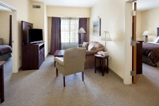 Free Breakfast Buffet. Pool Access. Close to Great Beaches!