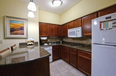 Free Breakfast Buffet. Pool Access. Close to Great Beaches!