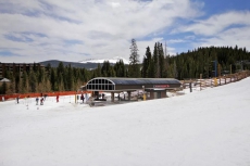 Hike in-out! Quick walk to Main St, Well stocked kitchen, Outdoor hot tubs!