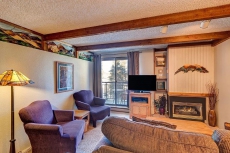 Hike in-out! Quick walk to Main St, Well stocked kitchen, Outdoor hot tubs!