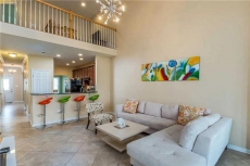 BEAUTIFUL PENINSULA TOWNHOME!