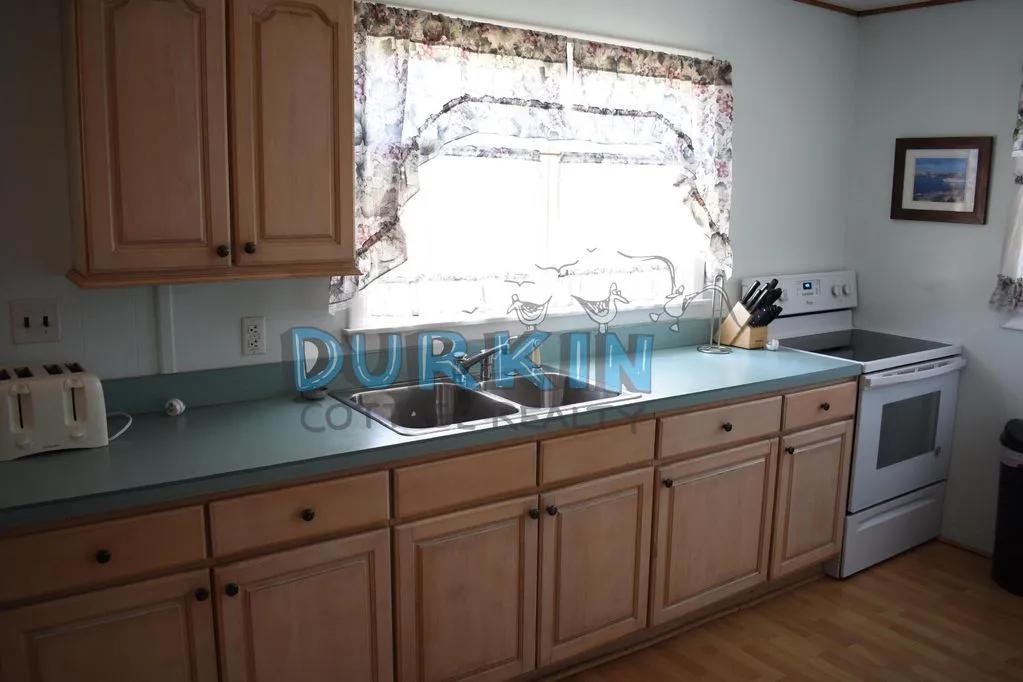 3 Bedrooms Cottage Rental in Narragansett, Rhode Island