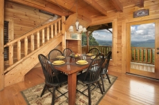 Kiss The Clouds 1 bedroom, 2 bath, a loft with king bed, stunning mountain views