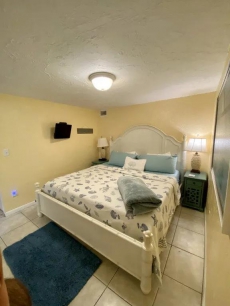 Master en-suite Cali bed! with TV and built in DVD. Premium memory foam mattress