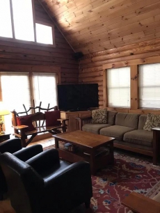 Large Log Home on 3 wooded acres Close to Slopes Seven Springs/HiddenValley
