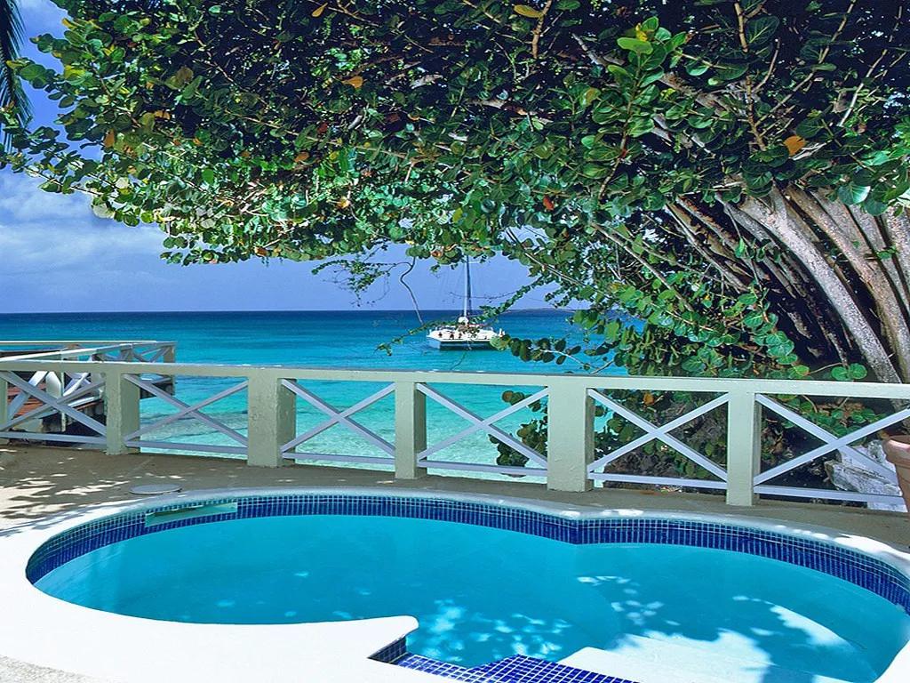 3 Bedrooms Beachfront Villa Rental in Saint James, Barbados