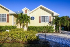 Starfish Cove. Gorgeous 3 bed 2 bath heated pool,spa SONOS sound FREE WiFi