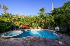 Starfish Cove. Gorgeous 3 bed 2 bath heated pool,spa SONOS sound FREE WiFi
