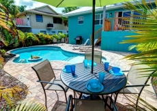 Caribbean Surf. Escape from it all, private pool, minute to beach