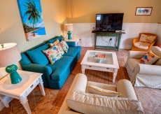 Caribbean Surf. Escape from it all, private pool, minute to beach