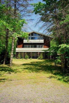 Beautiful Spacious Home Walking Distance to Lake. Game room, Fire Pit, Decks