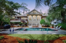 THIS IS PARADISE ! SECOND HOUSE TO THE BEACH, ON A PRIVATE BEACH PATH, LARGE U