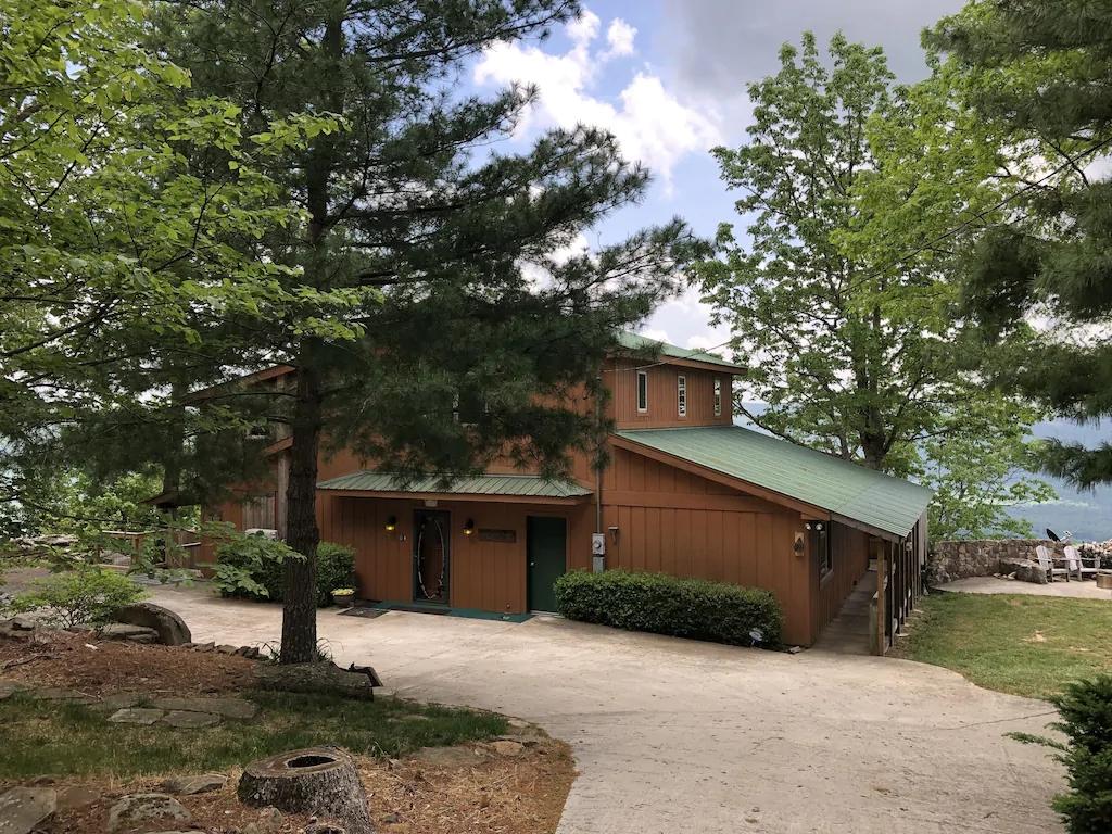 2 Bedrooms Mountain View Chalet Rental in Georgia, United States of America