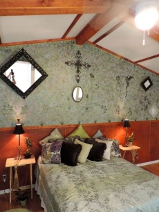 TREE HOUSE HONEYMOON SUITE