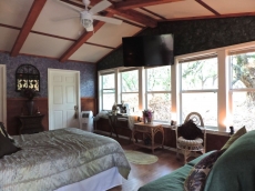 TREE HOUSE HONEYMOON SUITE