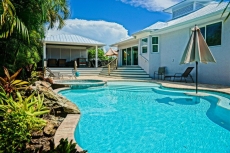 Mermaid' s Crossing. 4 Bed 3 Bath BUNGALOW Heated Pool and Spa Bikes Kayaks