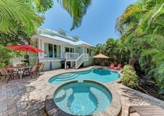 Turtle' s Bay. 3 King bedroom and Bunk room for 4 private pool, bikes &