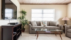 STEPS TO OCEAN SUMMER GET AWAY DELRAY BCH 1/1 FREE WiFi,POOL,PARKING STAYCATION