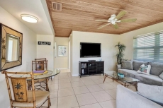 STEPS TO OCEAN SUMMER GET AWAY DELRAY BCH 1/1 FREE WiFi,POOL,PARKING STAYCATION