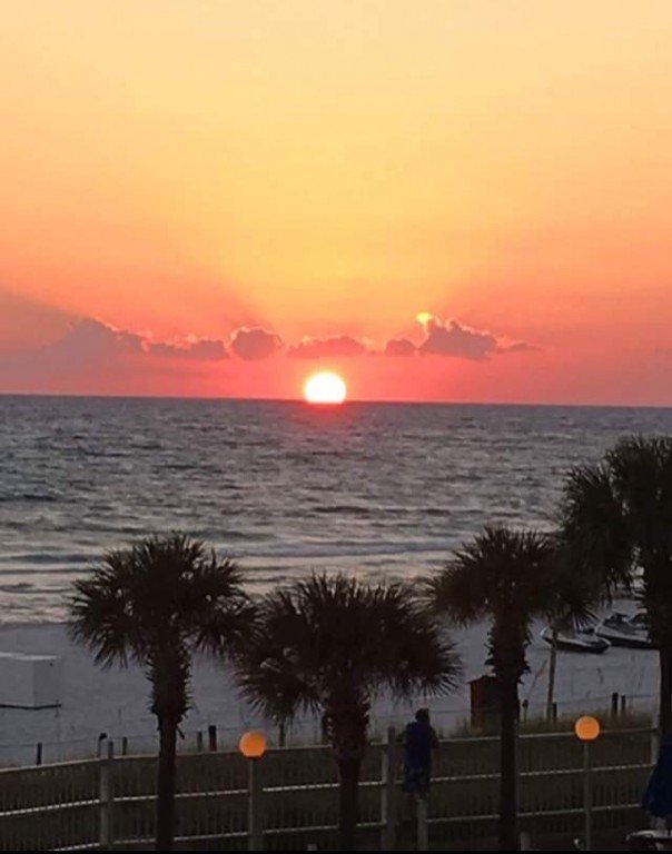 1 Bedroom Beachfront Condo Rental in Panama City Beach, Florida Hot