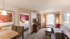 Free Breakfast. Pool. Gym. Close to Convention Center.