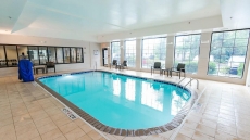 Free Breakfast. Pool. Gym. Close to Convention Center.
