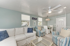 Chasing Waves. Seconds to the sand! West of Gulf Drive Dog Friendly