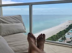 Stretch out in total comfort on the balcony!