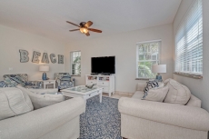 Angel Sea. Great Summer Dated are still open, block to the beach, bikes