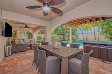 Angel Sea. Great Summer Dated are still open, block to the beach, bikes