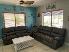 The Perfect Getaway with Heated Swimming Pool, Jacuzzi and Boat Slip