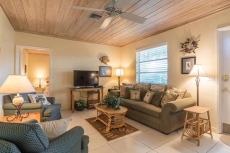 2/2 DELRAY BCH STEPS TO OCEAN CONDO CABANA BEACH PASS + FREE PARK, WiFi, POOL