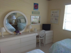 2/2 DELRAY BCH STEPS TO OCEAN CONDO CABANA BEACH PASS + FREE PARK, WiFi, POOL