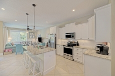 Oasis By The Beach. Steps to the beach, beach gear, bikes, ping pong table