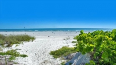 SR304: New Property, Charming and Comfortable Peaceful Retreat in Beachfront...