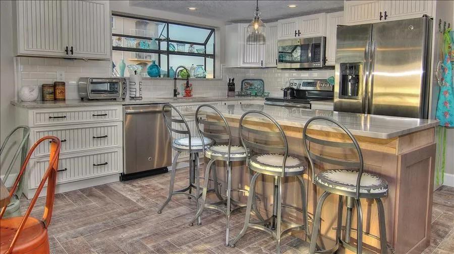 3 Bedrooms Beachfront Condo Rental in Indian Shores, Florida