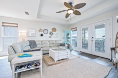 Beautifully Remodeled - Short Walk to Beach!