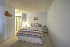 North Wildwood Beach Condo Steps from Jersey Shore